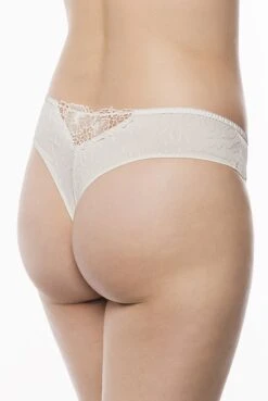 String Maxima -Unterwäsche Verkäufe 2024 ul 1138 ecru model hinten 1280x1280